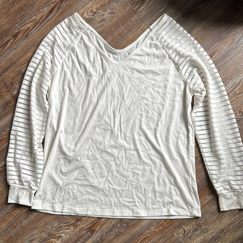 Amazon White Long Sleeve Relaxed Sweatshirt